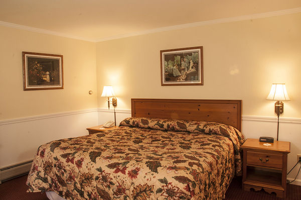 Deluxe Room One King Bed Photo 8