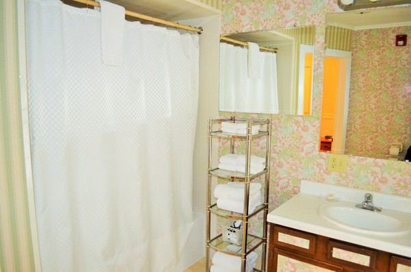 Upstairs Suite 117 Photo 13